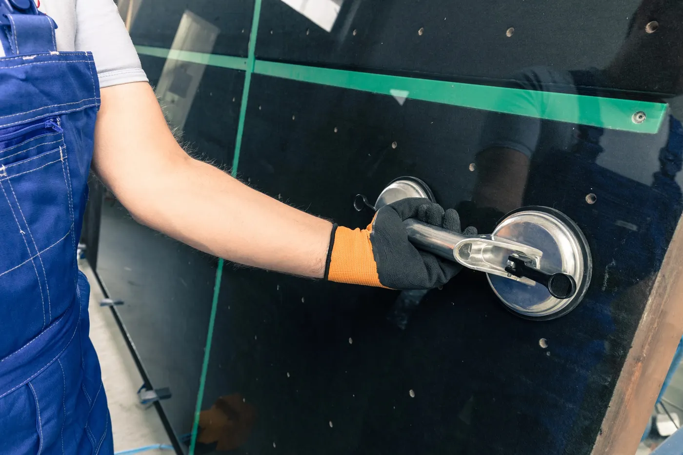 Pose d'une verrière d'atelier en verre clair dans le nord de l'Essonne
